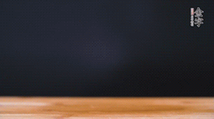 老豆腐切小塊。