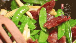 出鍋前加少許鹽調味就可以啦！