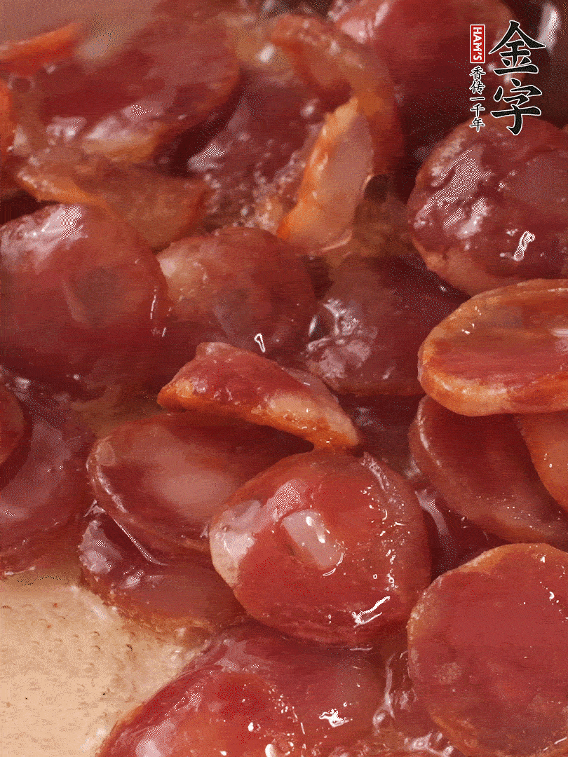 絲苗米洗凈后，用1.5倍水煮至6分熟（偏硬的質地），網篩撈起瀝干水分備用。