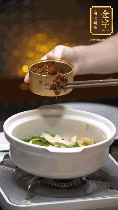 蝦仁、XO醬，猛火翻炒均勻