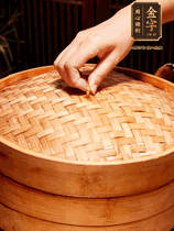 麻辣香腸蒸10分鐘，切成片，蒜苗切斜段，姜蒜干辣椒小米椒切碎