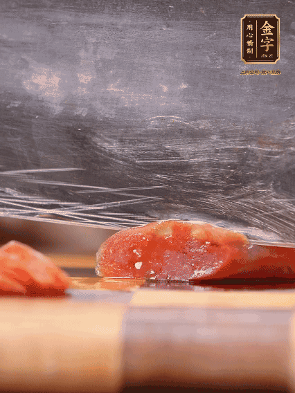 臘腸蒸熟，切片備用