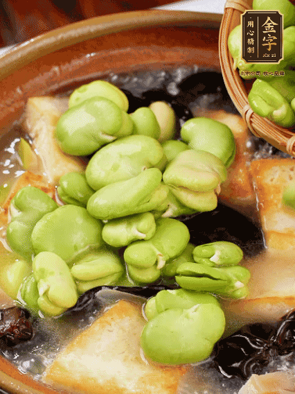 最后可以放豆瓣、木耳煮熟，依照個人口味加點鹽調味