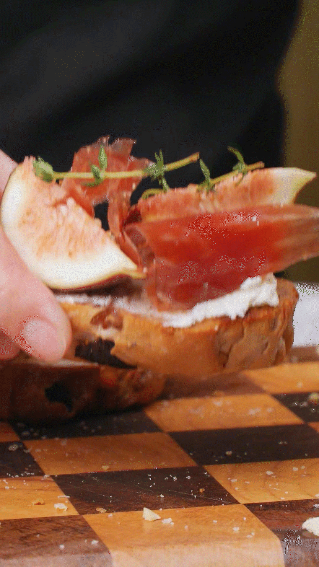 歐包切片，烤箱180°復(fù)烤10分鐘
