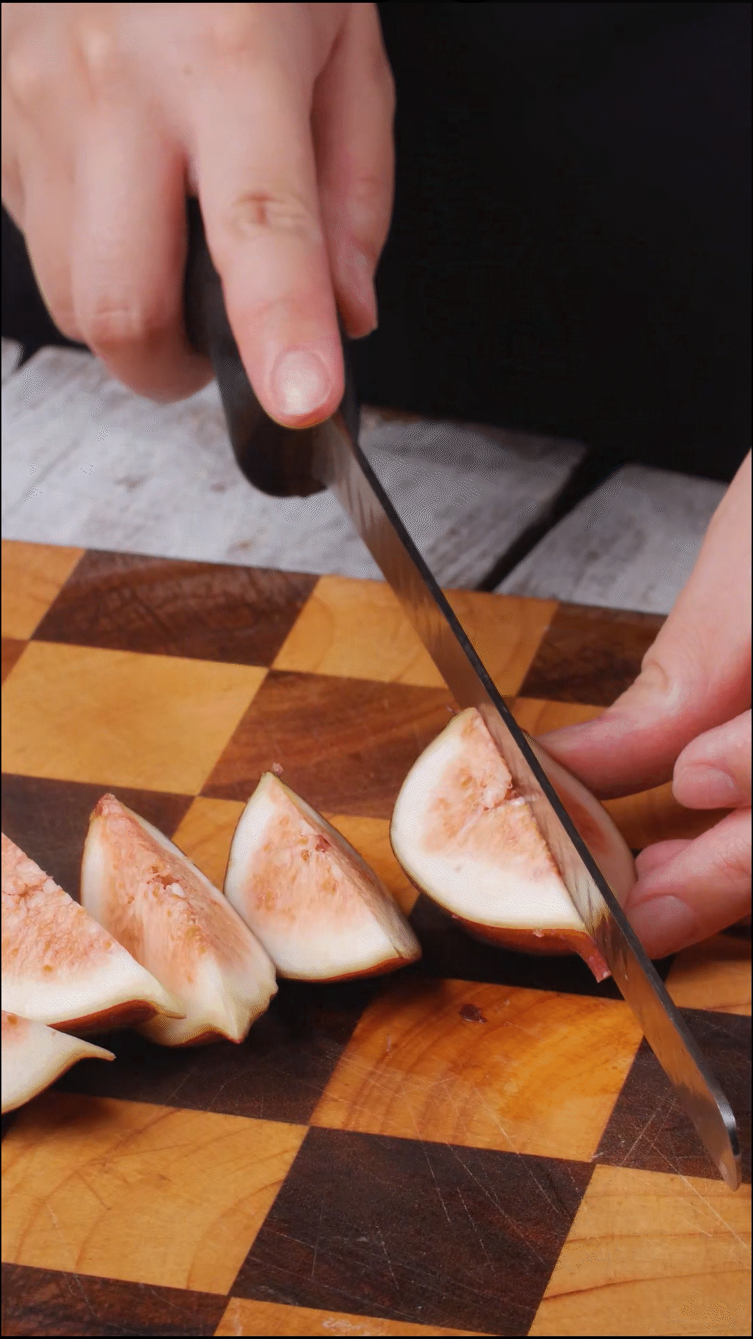 無(wú)花果洗凈改刀
